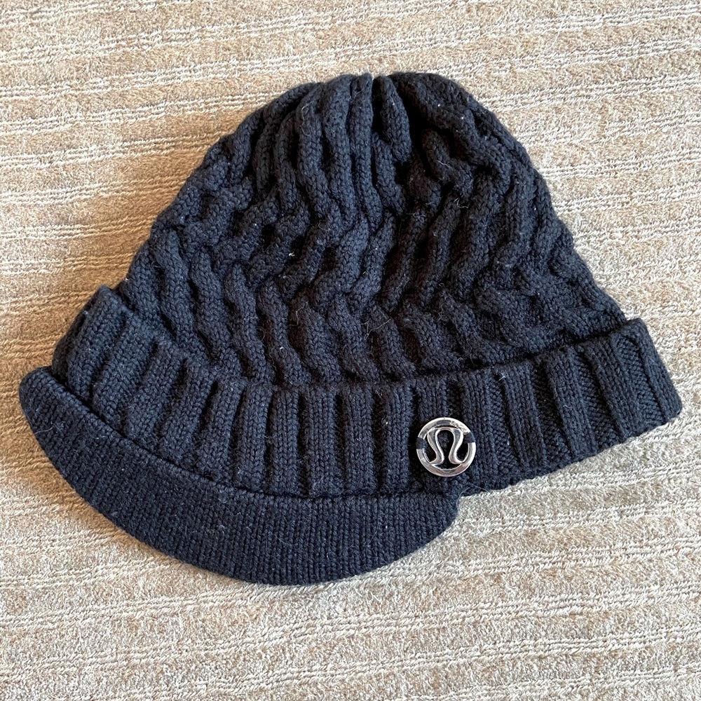 SOLD* Lululemon striped brimmed beanie